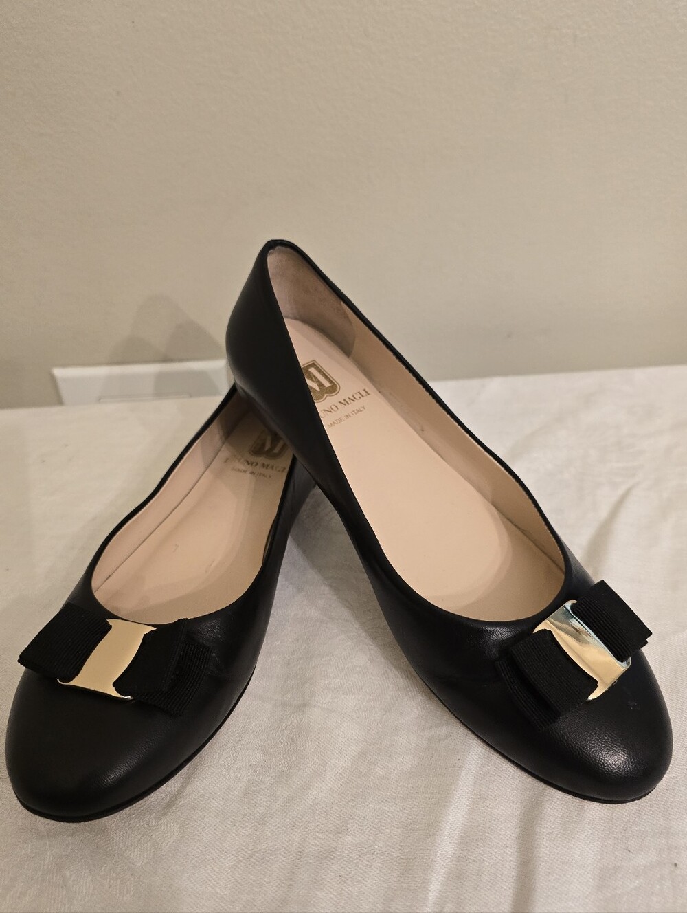 Bruno Magli Mina Bow Leather Ballet Flats Size 38.5 In Excellent Condition